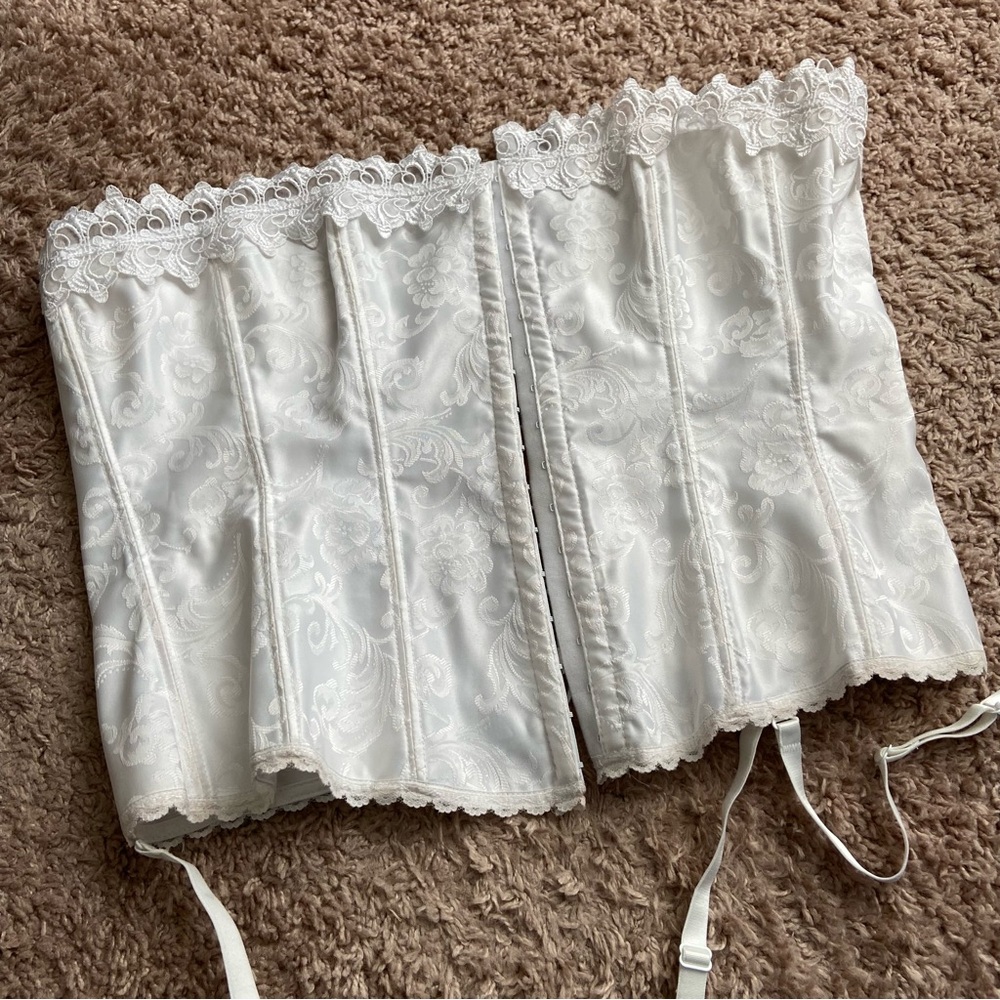 Elegant White Lace Corset